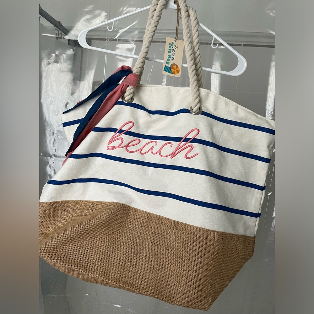 NWT lightweight beach bag